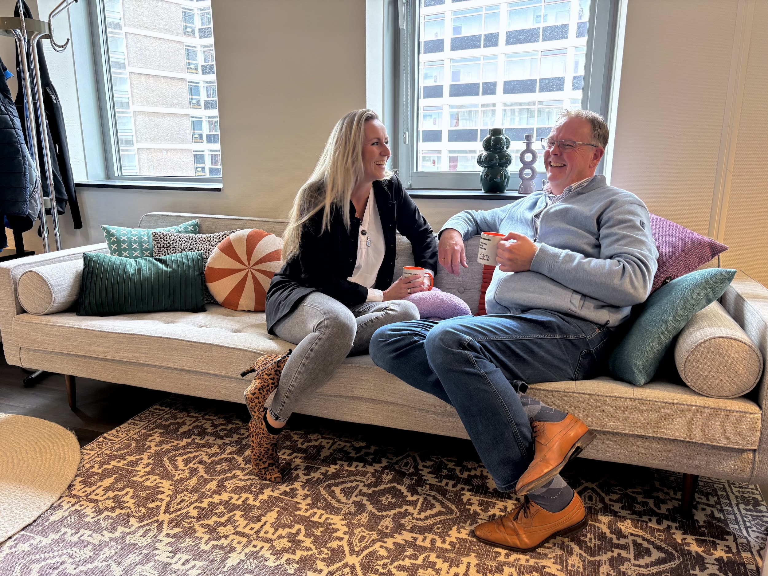 Sander en Cindy op de bank